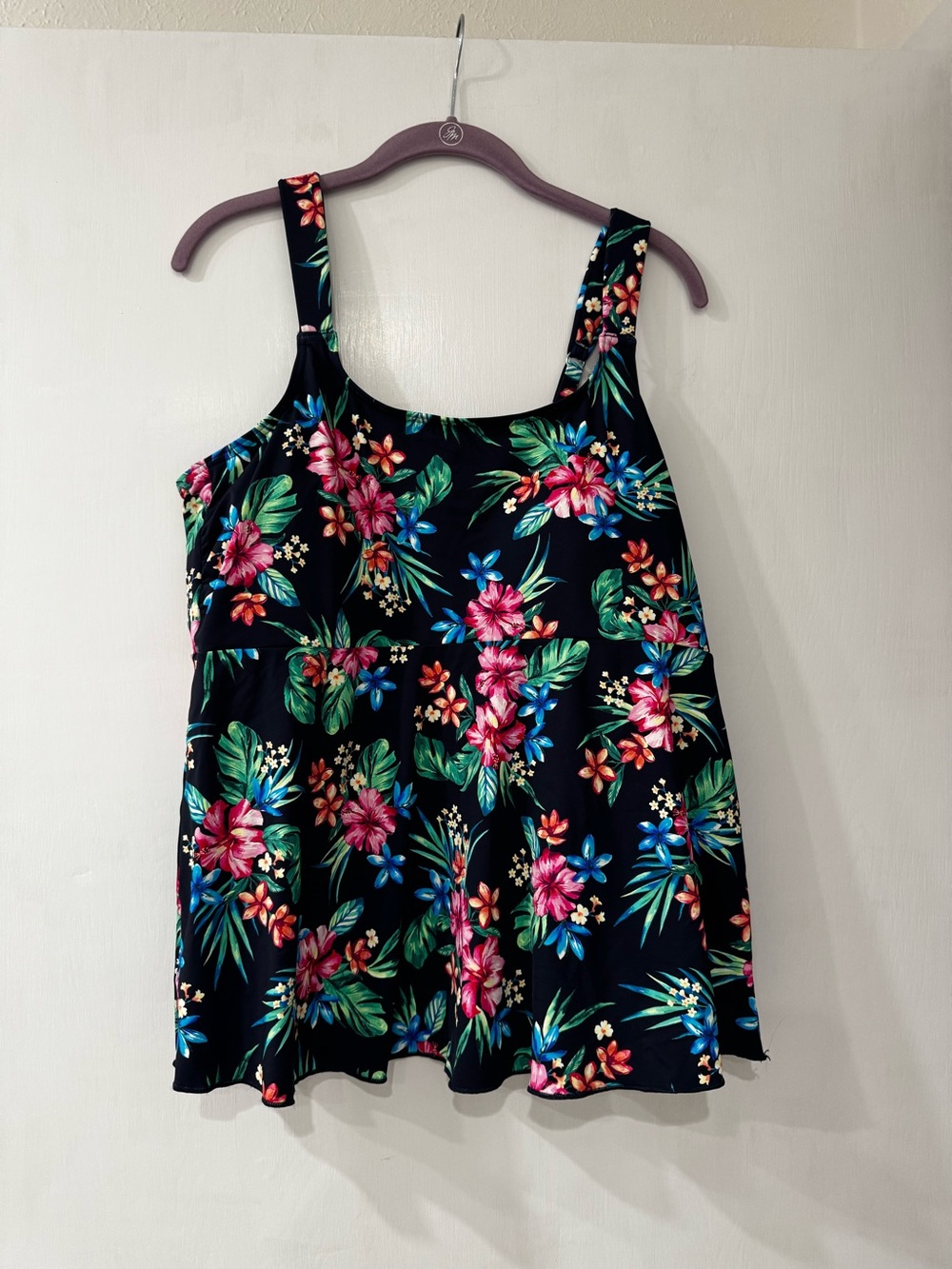 Land’s End Women's Adjustable Scoop Neck Flutter Tankini Top
Size 18